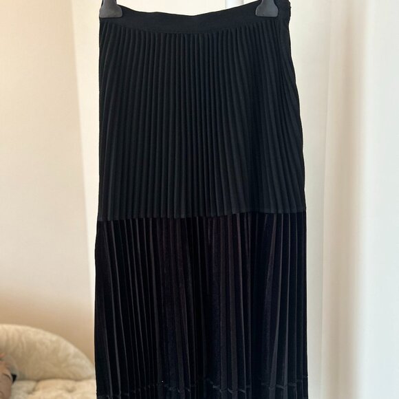 Twinset long crêpe and embroidered velvet skirt size UK 12/EU 38/FR 40/IT 44 - Picture 3 of 9